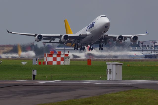 Boeing 747-400 (N498MC)