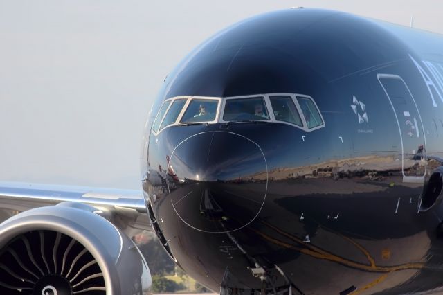 BOEING 777-300 (ZK-OKQ) - All Blacks Close up!!