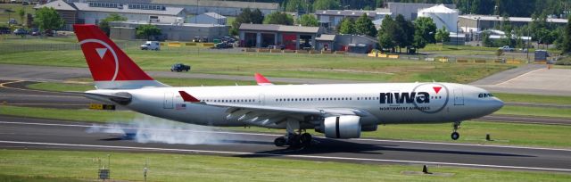 Airbus A330-200 (N856NW) - Northwest Airlines Airbus A330-200 Landing at Portland International Airport From Schipol