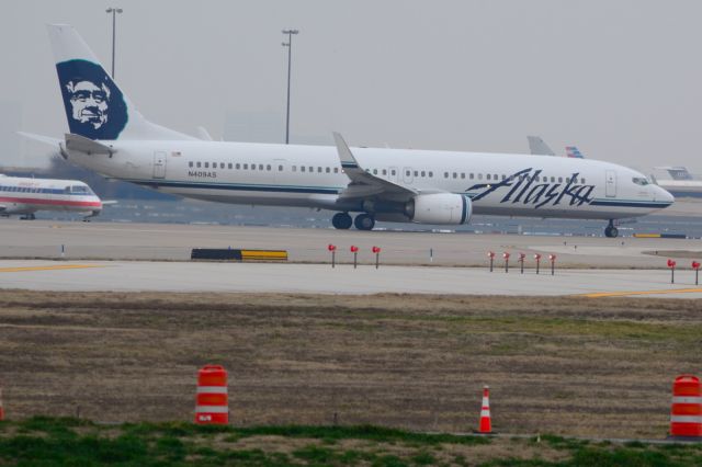 Boeing 737-900 (N409AS) - Alaska Airlines - N409AS - B737-900 - Departing KDFW 02/19/2014