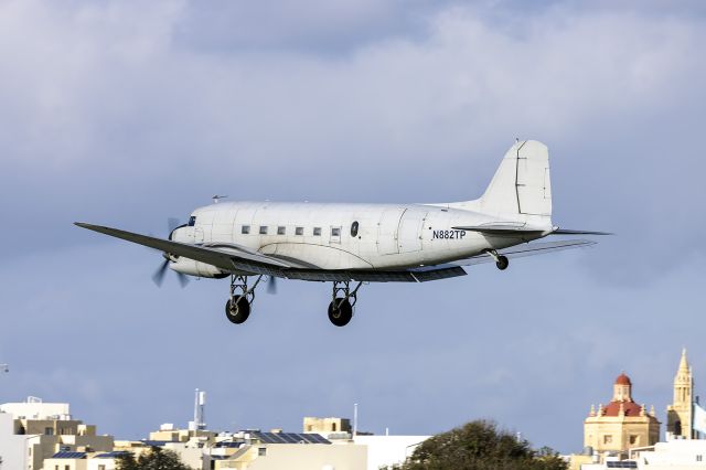 Douglas DC-3 (N882TP)
