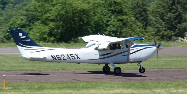 Cessna Skylane (N6245X) - Taxiing for departure is this 2008 Cessna 182T Skylane from the Spring of 2022.