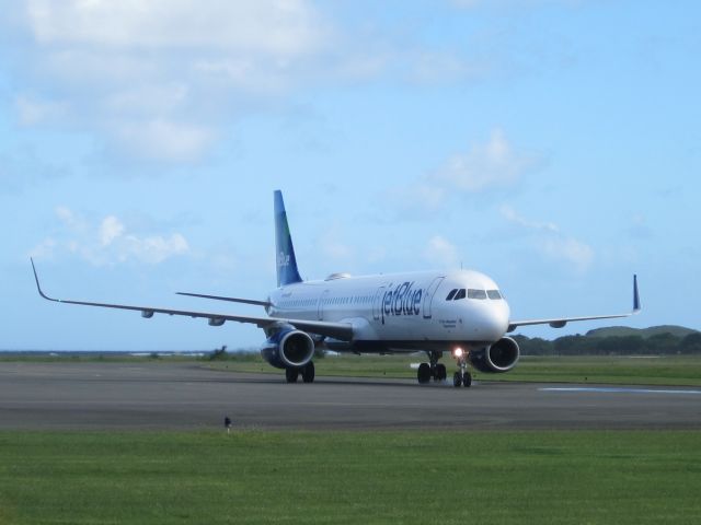 Airbus A321 (N934JB)