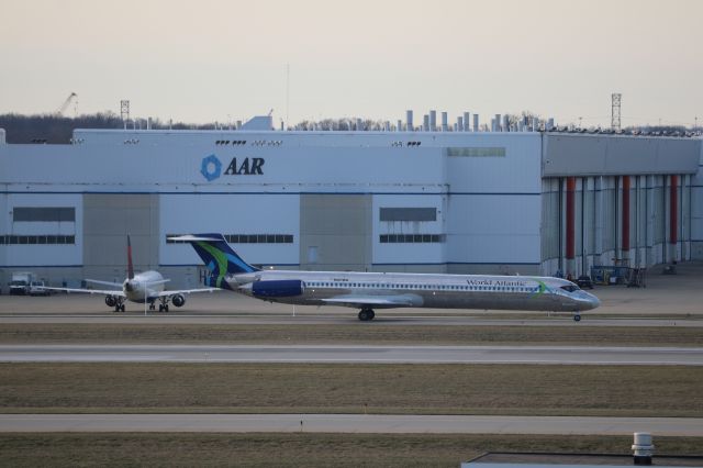 McDonnell Douglas MD-83 (N801WA) - World Atlantic chartered MD-83 "Mad Dog" for event at Indy this week.