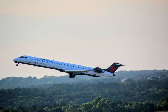 Canadair Regional Jet CRJ-900 (JZA8836)