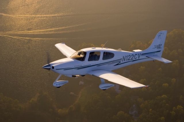 Cirrus SR-22 (N122CV)