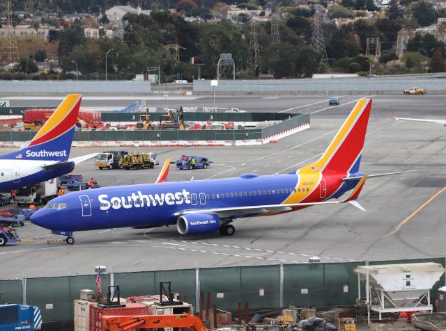 Boeing 737-800 (N8696E) - KSFO - 737-8 on push back at SFO. Nov 13th, 2017 CN: 36678 LN:6038 delv new Aug 7th, 2016