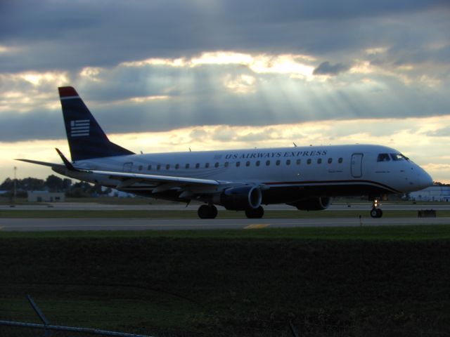 Embraer 170/175 (N113HQ)