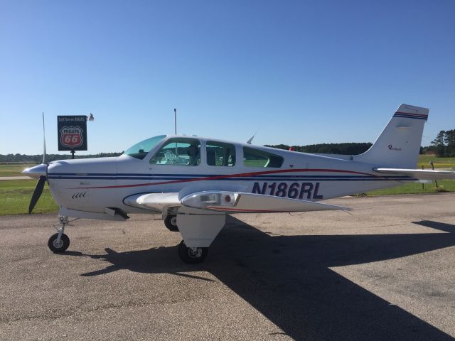 Beechcraft Bonanza (33) (N186RL)