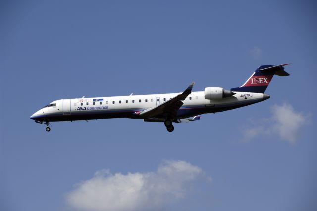 Canadair Regional Jet CRJ-200 (JA07RJ) - Final Approach to Narita Intl Airport Rwy16L on 2013/08/20