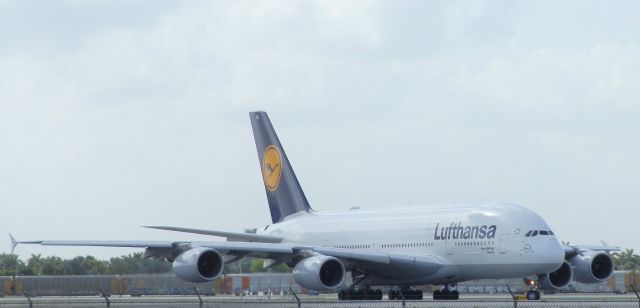 Airbus A380-800 (D-AIML)