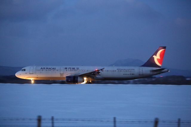 Airbus A321 (B-MBA) - 10 February 2016:MFM-HKD.