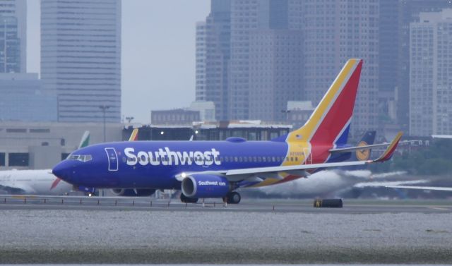 Boeing 737-700 (N758SW)