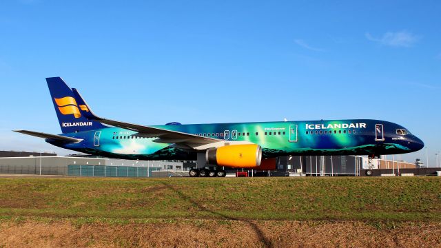 Boeing 757-200 (TF-FIU) - Aurelis Borealis , beter bekend als het Noorderlicht. Boeing 757-200 ICELANDAIR TF-FIU. Thanks IcelandAir for sending this one today at this sunnyday. Amsterdam 14-12-2014.