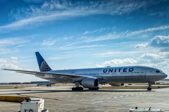 Boeing 777-200 (N227UA) - United 777 taxiing at Chicago OHare Airport