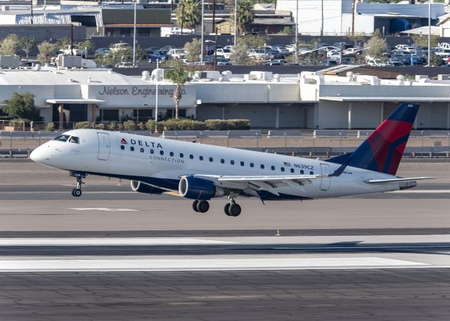 Embraer 175 (N639CZ)