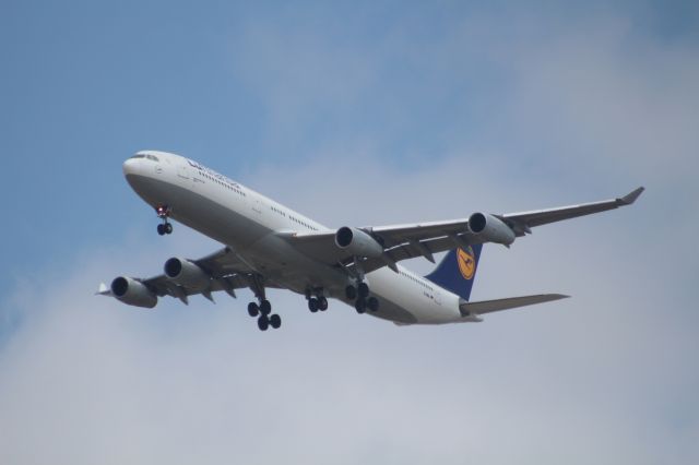 Airbus A340-300 (D-AIGL) - APROCH 27