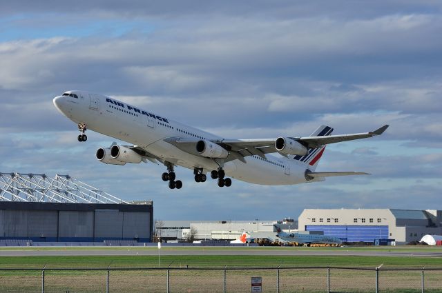 Airbus A340-300 (F-GLZI)