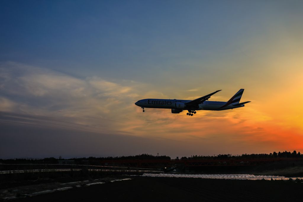 BOEING 777-300ER (A6-ECA)
