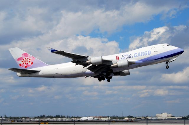 Boeing 747-400 (B-18711)