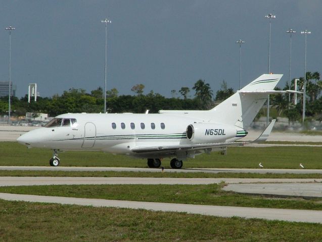 Hawker 800 (N65DL)