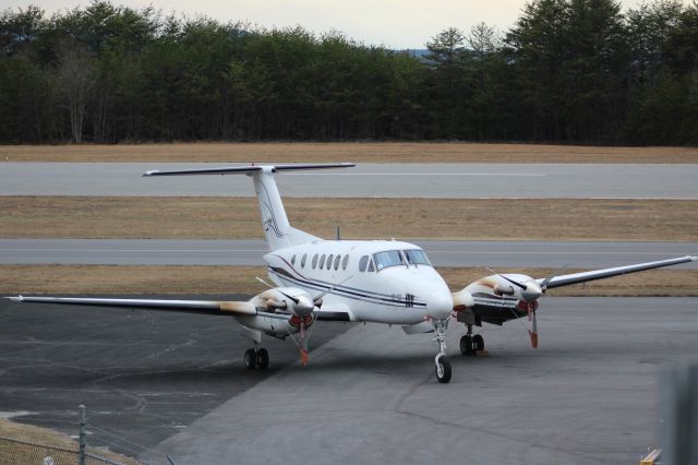 Beechcraft Super King Air 200 (N49R) - Parked
