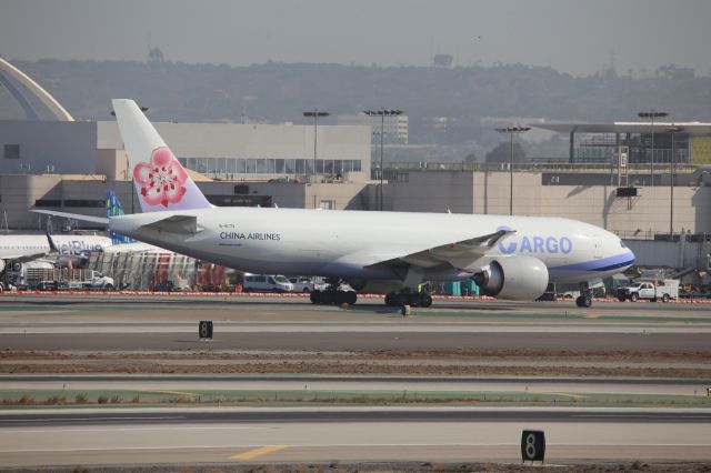 BOEING 777-200LR (B-18773)