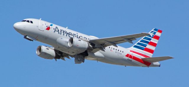 Airbus A319 (N737US) - NEWARK INTERNATIONAL AIRPORT-NEWARK, NEW JERSEY, USA-MARCH 26, 2023: Seen by RF shortly after takeoff was American Airlines flight 621 from Newark to Charlotte, N.C.