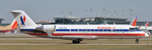 Canadair Regional Jet CRJ-200 (N907EV)