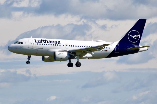 Airbus A319 (D-AILW)