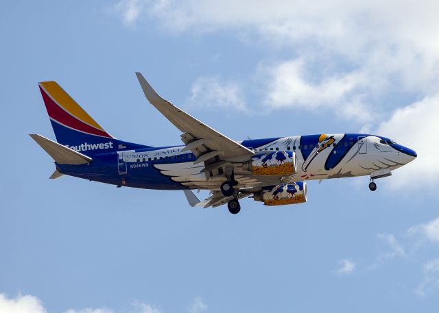 Boeing 737-700 (N946WN)