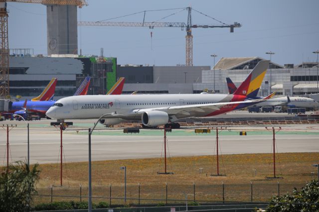 Airbus A350-900 (HL7771)