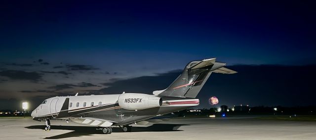 Bombardier Challenger 300 (N533FX) - N533FX enjoying some Independence Day fireworks. Happy 4th!br /br /This aircraft is a 2007 Bombardier Challenger 300, S/N 20160, operated by Flexjet. 7/4/22. 