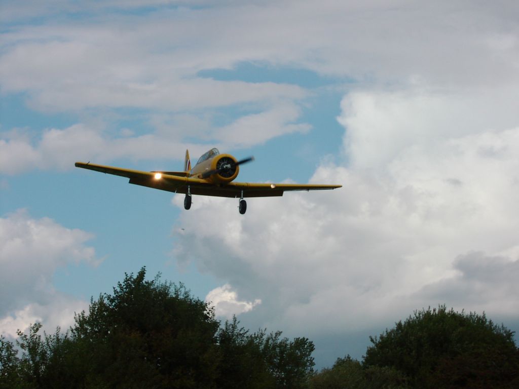 North American T-6 Texan — - T6 landing