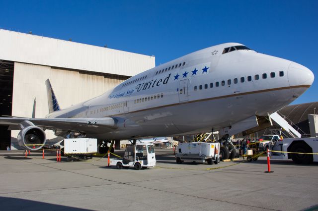 Boeing 747-400 (N118UA)