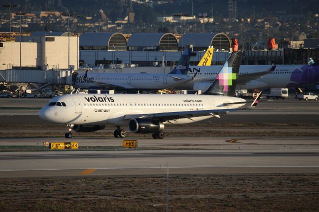 Airbus A320 (XA-VLD)