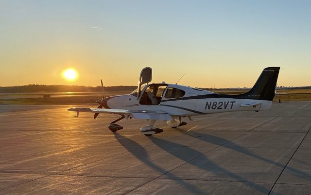 Cirrus SR-22 (N82VT)