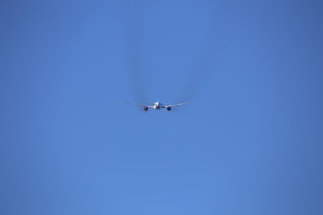 Boeing 777-200 (N772UA)