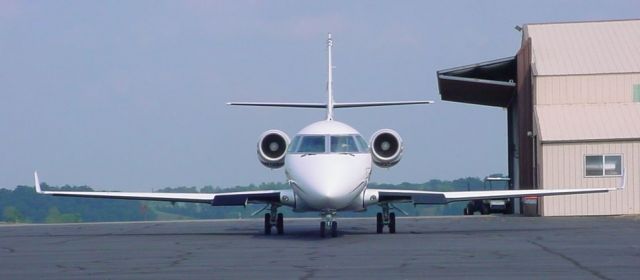 IAI Gulfstream G200 (N368GA) - Great shot in front of Terminal...