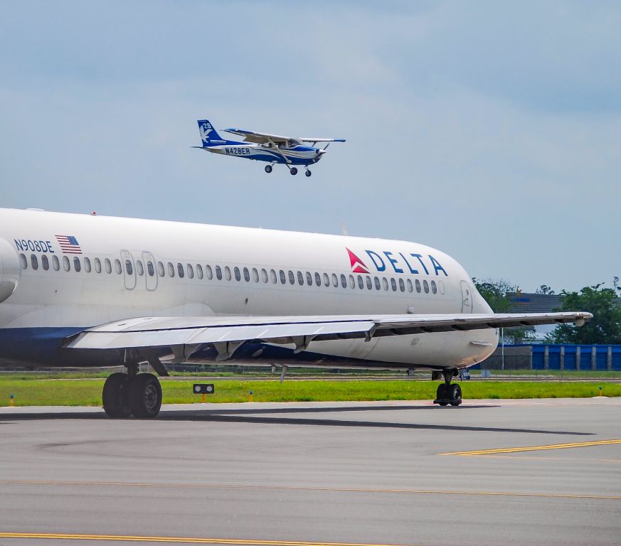 McDonnell Douglas MD-88 (N908DE) - Taken only 5 days prior to the final retirement of the MD-88 from Delta.  Waiting for the traffic to clear before blasting off into the bright Florida sky.  Taken 5/28/20.