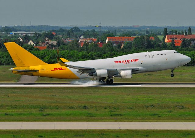 Boeing 747-400 (N740CK) - Smoky touch down on Runway 08L at Leipzig - 2012-05-23.