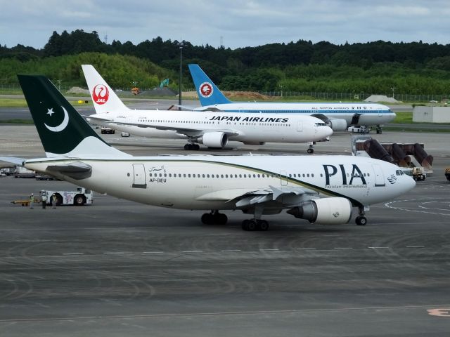 Airbus A310 (AP-BEU)