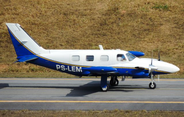 Piper Navajo (PS-LEM)