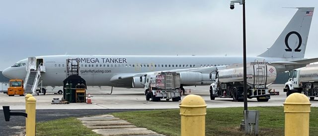 Boeing 707-100 (N707GF) - Boeing K707 loading up for the next flight in Myrtle Beach