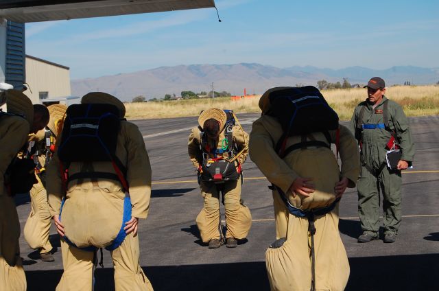 De Havilland Canada Twin Otter (N614AR) - Smoke Jumpers 2009 fire season.  Kiss my what?