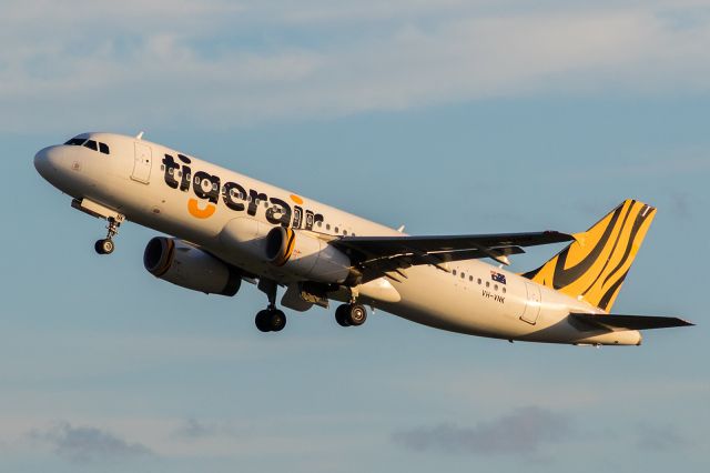 Airbus A320 (VH-VNK) - Tiger Air departing Brisbane