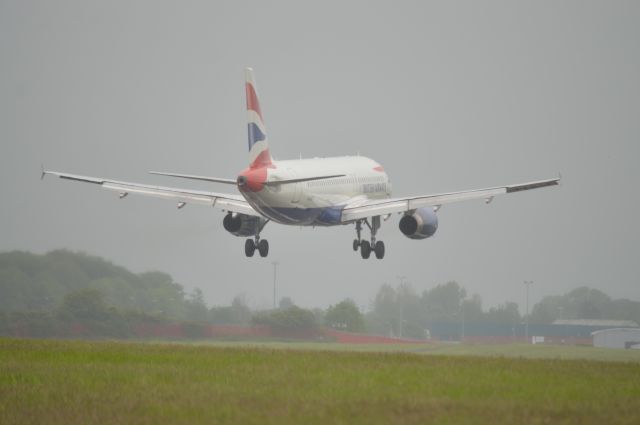 Airbus A320 (G-MIDY) - This is British Airways flight BAW1322 seconds before touchdown at EGNT (Newcastle)br /The flight was from EGLL (LHR/Heathrow) to EGNT (NCL/Newcastle) the flight took 42 minutes and landed at 15.10 GMT.br /br /This specific aircraft has been with British Airways for 16 years and has only had its engines replaced once in 2012.