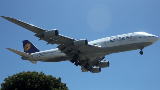 Boeing 747-200 (D-ABYI) - Lufthansa on short final for 25R