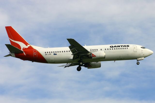 BOEING 737-400 (ZK-JTP)
