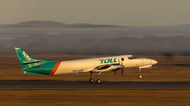 Fairchild Dornier SA-227DC Metro (VH-UZP) - Early morning departure from YBRK. 1/60th sec.